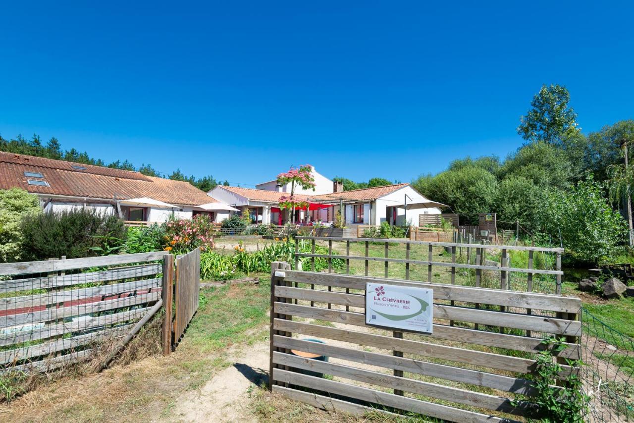 La Chevrerie Bed & Breakfast Vaire Bagian luar foto